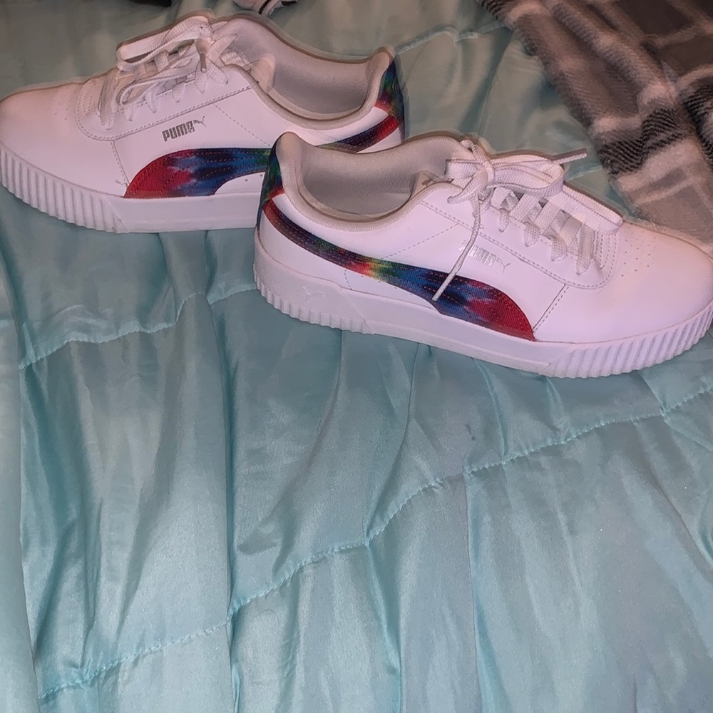White and tie dye puma shoes